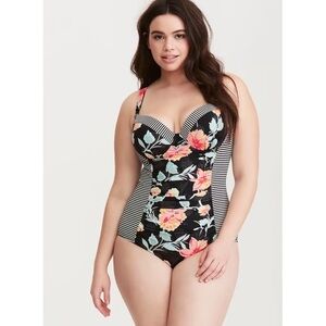 Torrid 4 black‎ and white Floral One Piece Swimsuit Sweetheart Neckline new tag